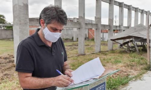 Prefeitura de Porto Real assina retomada de obras no Parque Mariana